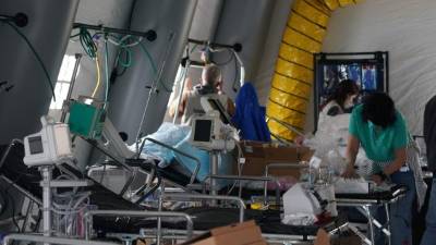 Nueva York abrirá hoy cuatro hospitales temporales para atender a los miles de pacientes infectados con el Covid 19./AFP.
