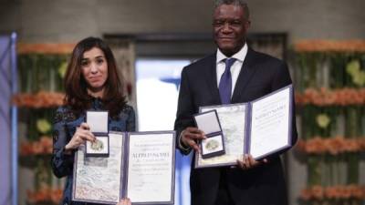 Nadia Murad y el doctor Denis Mukwege recibieron este lunes el Nobel de la Paz en Oslo./AFP.