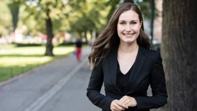 Sanna Marin, la primera ministra de Finlandia, ha recibido una lluvia de críticas en redes sociales por posar para una revista de moda con un llamativo escote causando un gran debate en el país escandinavo.