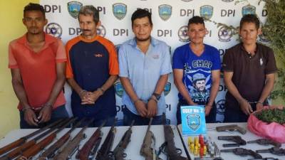 Los sujetos se dedicaban a sembrar marihuana en Colón, según las autoridades.