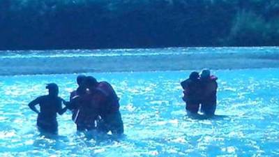 Fotografía de un rescate de migrantes en el río Bravo tomada de radiozocalo.com.mx.