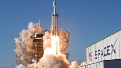 La empresa aeroespacial espera enviar miles de pequeños satélites para formar un sistema global de banda ancha llamado 'Starlink'. Foto SpaceX