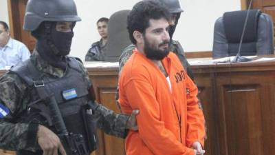 Plutarco Ruiz cuando ingresaba a la Sala II de los Tribunales de Sentencia en Tegucigalpa.