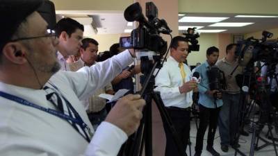 Periodistas y comunicadores sociales están en la lista de las profesiones vulnerables que abarca la nueva ley.