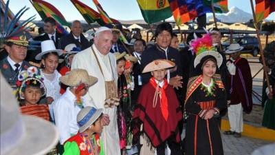 El papa Francisco comienza su segundo día en Bolivia con la celebración a las 10.00 hora local (14.00 GMT) de una misa, que se espera multitudinaria, en la plaza del Cristo Redentor, y por la tarde se encontrará con los Movimientos Populares. EFE
