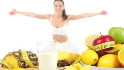 Se debe seguir una dieta rica en frutas y verduras. Haga ejercicio a diario.