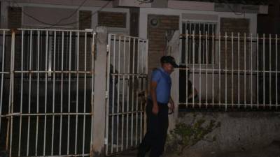 La distribución del patrón de las manchas de sangre en el carro es esencial