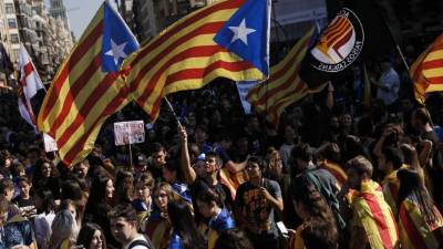 Los independentistas alegan estar legitimados por el referéndum inconstitucional del 1 de octubre, ganado ampliamente por los separatistas pero con una participación del 43% y celebrado sin apenas garantías. / AFP PHOTO / PAU BARRENA