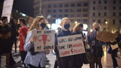 Grupos pro-aborto polacos anunciaron protestas en distintas ciudades de Polonia para presionar al Tribunal Constitucional que emitirá la sentencia de prohibición a la interrupción del embarazo.