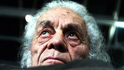 Fotografía del 8 de agosto de 2001 que muestra al poeta chileno Nicanor Parra. EFE/Archivo.
