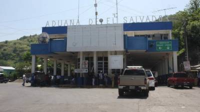 Aduana salvadoreña en el paso fronterizo de El Amatillo, que comparte con Honduras.
