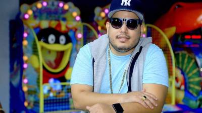 Liam anima a los jóvenes que desean ser artistas a luchar por sus sueños. Fotos: Amílcar Izaguirre. Locación: The Game Company, Mall Galerías del Valle.