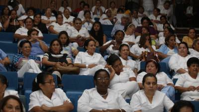 Las enfermeras amenazan con tomar acciones si no les pagan los salarios.