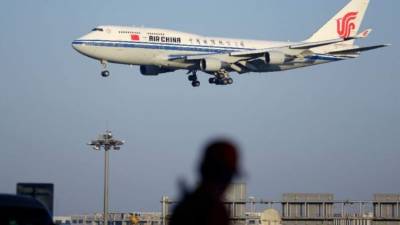 View of the arrival of the first direct flight between China and Panama operated by Air China, which launched its Beijing-Panama flights at the Tocumen international airport in Panama City on April 05, 2018. / AFP PHOTO / RODRIGO ARANGUA