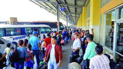 El aeropuerto Villeda regularmente recibe 1,800 viajeros diarios, que en temporadas como estas aumenta a 3,500.