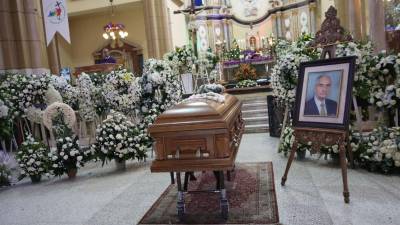 Con profunda consternación y devoción, este miércoles se celebró en horas de la mañana la misa de cuerpo presente en honor a don Emilio Larach en la Basílica Menor Nuestra Señora de Suyapa, en Tegucigalpa.