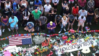 Miles se han congregado en Orlando para la ceremonia conmemorativa para las víctimas. AFP