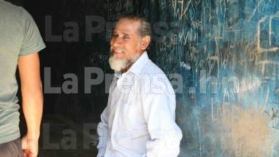 El líder religioso en una de las celdas de la posta número 18 de la Policía Nacional de Honduras ubicada en El Progreso, Yoro, zona norte de Honduras.