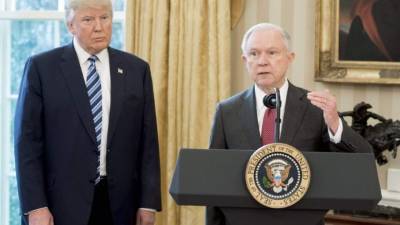 Sessions se ha caracterizado por tener una dura posición contra los inmigrantes ilegales en Estados Unidos.