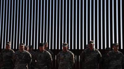 Miembros de la Guardia Nacional de Texas en la frontera sur de EEUU.