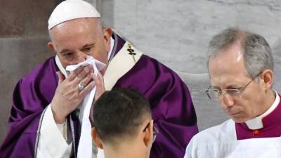 El Papa Francisco se mostró indispuesto durante una misa ofrecida este domingo en el Vaticano./AFP.