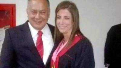 El día de la sentencia de Leopoldo López, los medios venezolanos filtraron esta imagen del presidente de la Asamblea Nacional, Diosdado Cabello junto a la jueza Barreiros.
