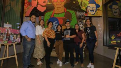Anfitriones. Mario Ramos, gerente de marca de La20 Cervecería, Andrea Chahín, Blanca Fernández, Sofia Mendoza, Charly Draws, Andrea Silvestri y Koritza Álvarez.