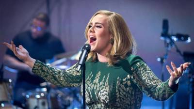 Su álbum '25' ha superado grandes récords.