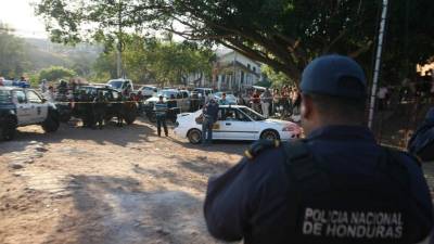 El cuerpo de Carlos Alberto González quedó en su taxi.