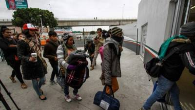Las autoridades estadounidenses han recibido ya las solicitudes de al menos 70 migrantes centroamericanos.