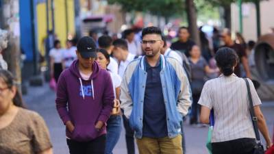 Abrigados. Capitalinos se preparan para el frío.Foto: Andro Rodríguez.