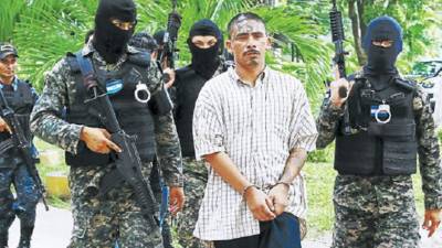 Elio Guillén Gutiérrez alias el Genio, quien tenía orden de captura por varios delitos, es uno de los cabecillas de la pandilla, junto a Olvin Reynaldo Arriaga, alias el Porking, acusado del asesinato de dos menores.