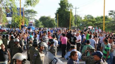 Toma de carretera en la carretera de El Progreso, Yoro, a la altura de Quebrada Seca.