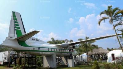 El Airlines Restaurant o más conocido como el Restaurante Avión, se ubica dentro de las instalaciones del Hotel, Cabaña y Domos Agualpa, situado en el desvío de La Guama, a 6.5 kilómetros de Peña Blanca, a orilla de carretera. Fotos Gilberto Sierra.