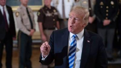 Trump arremetió contra el New York Times por publicar un artículo de opinión escrito por un alto funcionario de la Casa Blanca a quien acusó de traición./AFP.