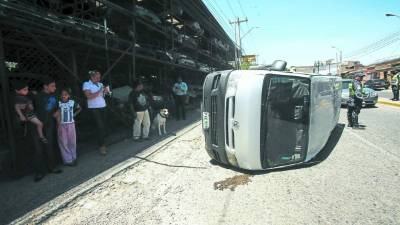 En medio del bulevar Comunidad Económica Europea quedó el rapidito.