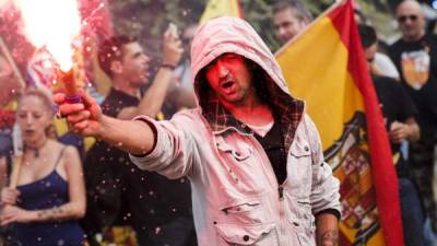 Fuentes afirman que la confrontación se dio entre fanáticos del fútbol. / AFP PHOTO / PAU BARRENA