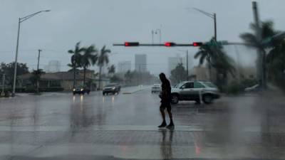 El sur de Florida ya comenzó a ser azotado por las lluvias derivadas del huracán Dorian./AFP.
