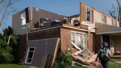 El medio oeste de Estados Unidos se encuentra en emergencia luego de que enormes tornados barrieron el noreste de Ohio y Oklahoma con un saldo de al menos 8 muertos e innumerables heridos, así como daños y cortes de energía que afectan a millones de personas.