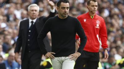 Xavi Hernandez cumplió 50 partidos dirigiendo al Barcelona en el Clásico ante Real Madrid.