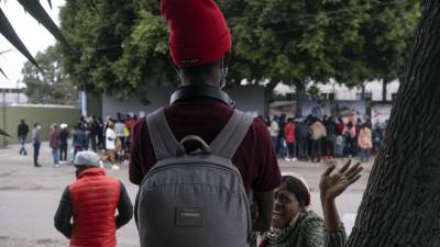 Miles de migrantes haitianos esperan en México para cruzar a Estados Unidos.