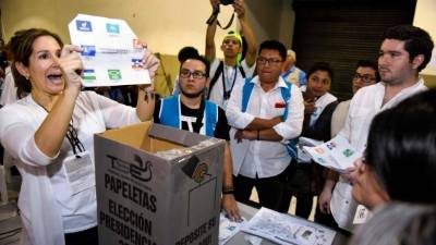 El Tribunal Supremo Electoral inició el conteo de las papeletas tras el cierre de los colegios electorales./AFP.