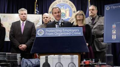 NEW YORK, NY - MARCH 15: New York state Attorney General Eric Schneiderman (C) speaks during a news conference to announce the take down of a large organized crime ring, March 15, 2017 in New York City. The investigation, dubbed Operation Sticky Fingers, has resulted in charges against 12 people accused of stealing more than $12 million in high-end electronics and supplies from retail stores and reselling the merchandise on Amazon and eBay. Drew Angerer/Getty Images/AFP== FOR NEWSPAPERS, INTERNET, TELCOS & TELEVISION USE ONLY ==