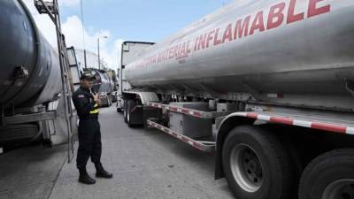 La empresa estatal Recope ha tenido dificultades para mover los suministros de combustibles debido a los bloqueos de carreteras.