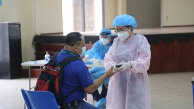 Desde el lunes el laboratorio de virología está laborando las 24 horas del día.