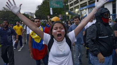 Venezuela vive una jornada de protestas a raíz de la crisis que afecta al país. Así se reporta por la redes sociales.