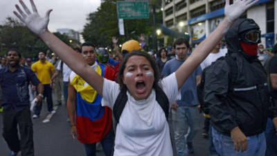 Venezuela vive una jornada de protestas a raíz de la crisis que afecta al país. Así se reporta por la redes sociales.