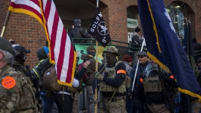 Miles de activistas a favor de las armas comienzan a llegar este lunes a la ciudad estadounidense de Richmond, Virginia, para una manifestación que se realizará bajo una gran vigilancia y un estado de emergencia declarado por las autoridades que temen la violencia de los grupos de extrema derecha.