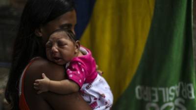 Brasil es el país más afectados con cientos de casos de microcefalia en bebés.