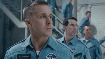 Ryan Gosling interpreta a Armstrong.